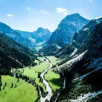 Alpenhotel Tyrol - - Adults Only - Alpines Lifestyle-konzepthotel - Dog Friendly Hotel 4*